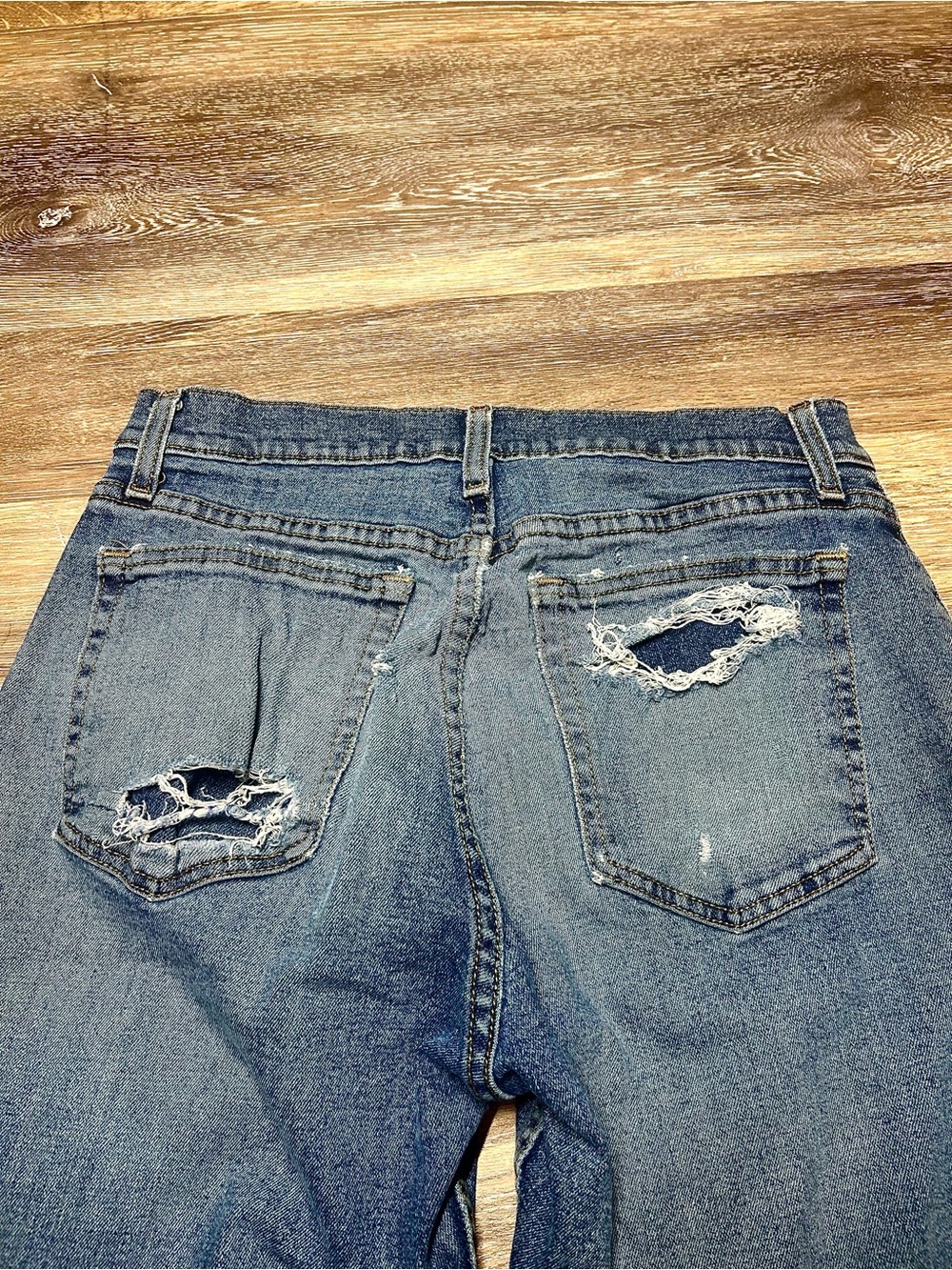 Wrangler Distressed Low Rise Flare Jeans Size 30x32 Y2K Dark Wash
